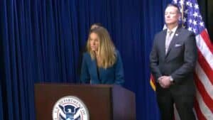 Photo: Assistant National Secretary of National Security Tricia McLaughlin and the interim director of ICE Todd Lyons speak in a presierman on May 21, 2025.