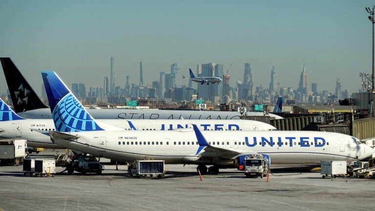 Newark airport interruption last week lasted 60-90 seconds, ATC screens darkened: Fuentes
